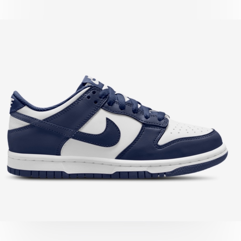 Nike Navy and White Dunk Low Sneakers Like New! 🔥 (6Y, 7.5 W)